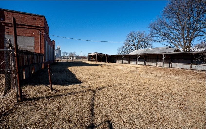 More Photos Of 227 S Philadelphia Ave, Shawnee Warehouse For Sale