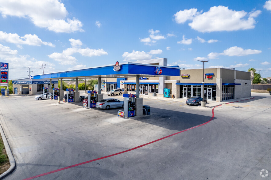 Primary Photo Of 10060 Old Cimmaron Trl, Universal City Service Station For Lease