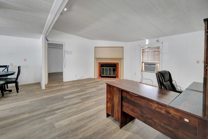 More Photos Of 9013 W County Road 160, Midland Showroom For Sale