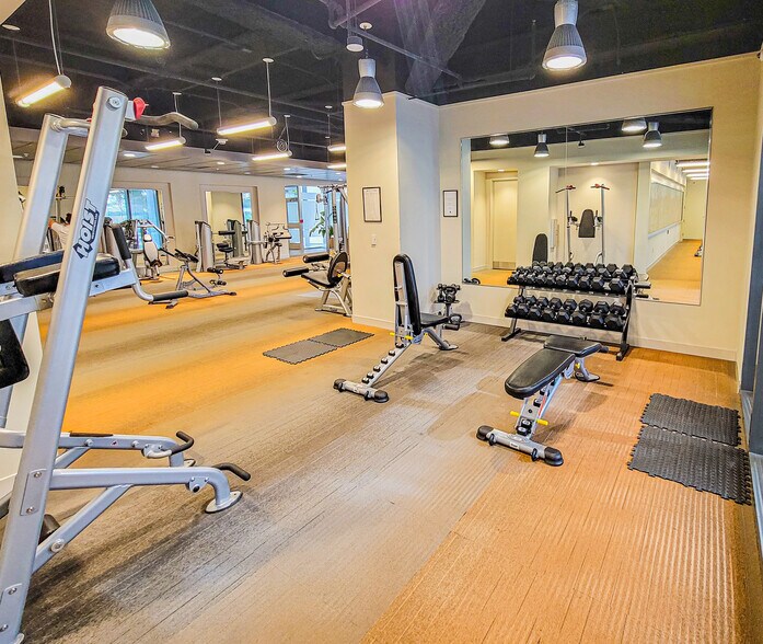 More Photos Of 301 W Bay St, Jacksonville Office For Lease