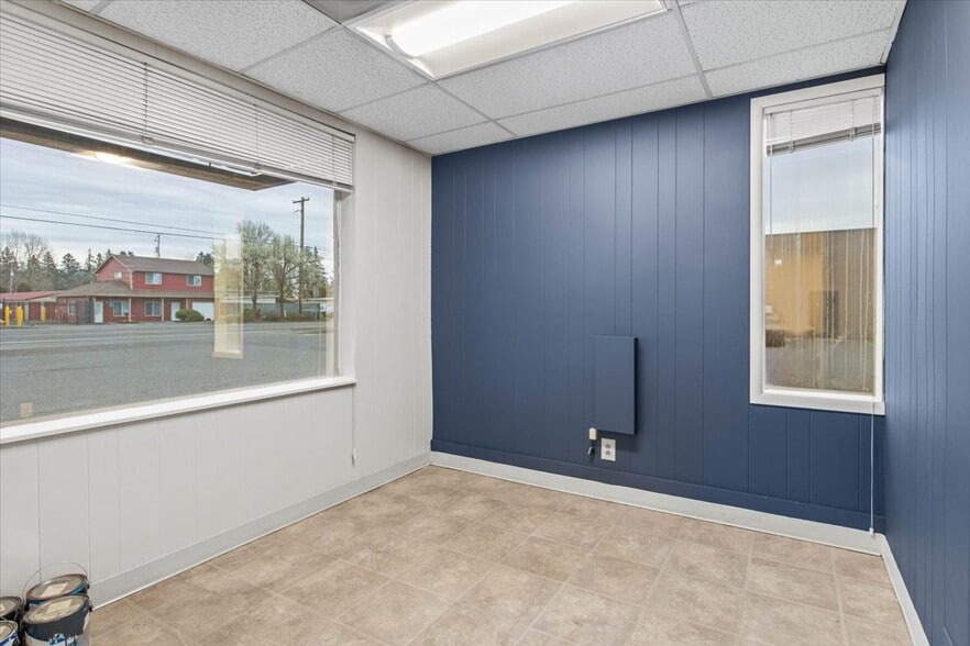 More Photos Of 890 N Main St, Independence Warehouse For Sale