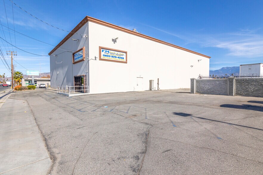 More Photos Of 410 N State St, Hemet Freestanding For Sale