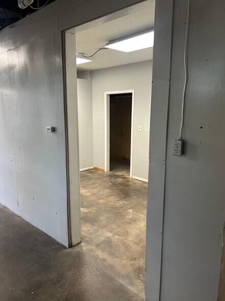 More Photos Of 904 Maple St, Carrollton Freestanding For Lease