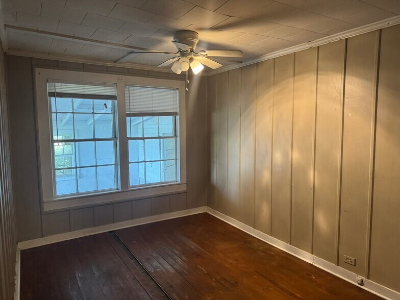 More Photos Of 11150 Highway 97, Century Land For Sale