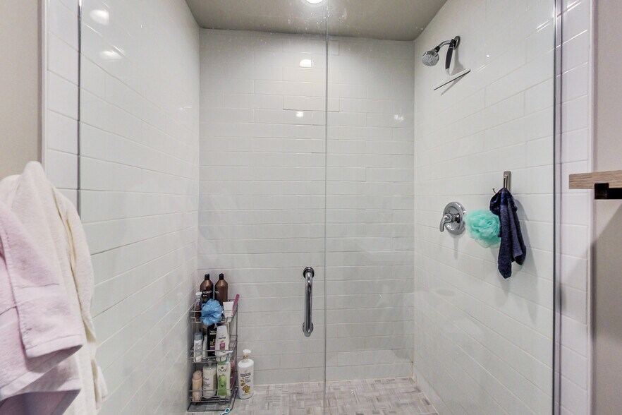 More Photos Of 2723 N Halsted St, Chicago Bar For Sale