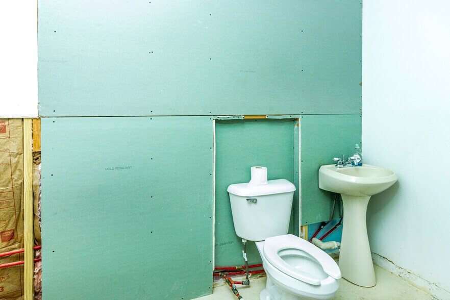 More Photos Of 124 Chestnut St, Pulaski General Retail For Sale