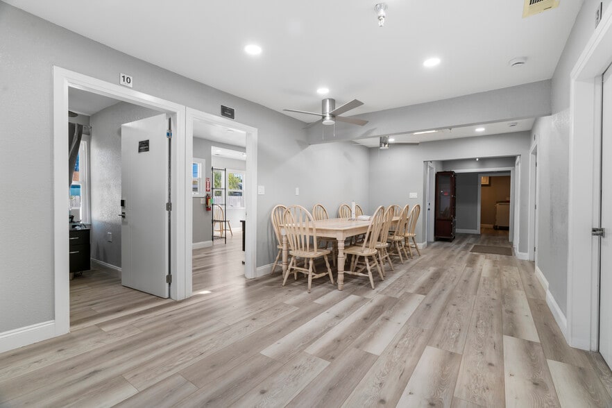 More Photos Of 431 W J St, Oakdale Assisted Living For Sale