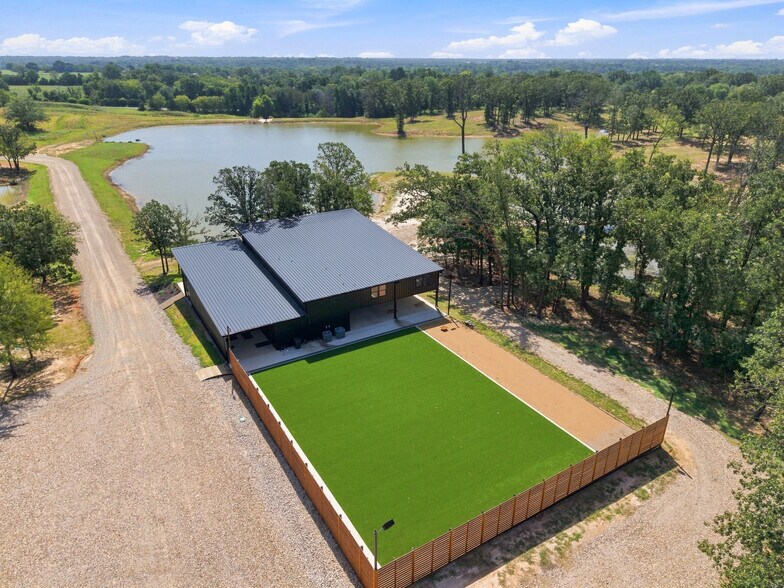 More Photos Of 397 VZ County Road 3611, Edgewood Sports And Entertainment For Sale