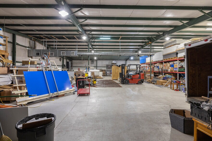 More Photos Of 1060 1st Ave NE, Gravette Industrial For Lease