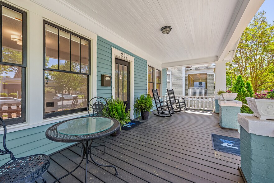 More Photos Of 221 E Kingston Ave, Charlotte Office Residential For Sale