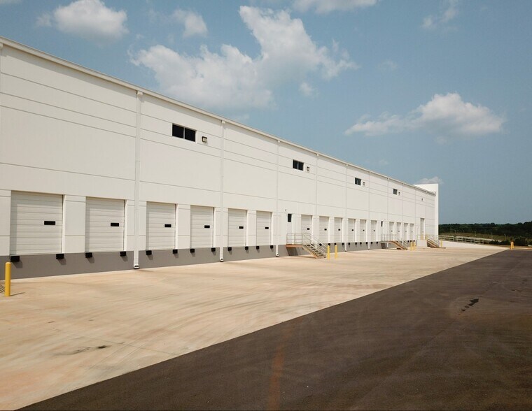 More Photos Of 6800 Jefferson Metro Pky, McCalla Warehouse For Lease