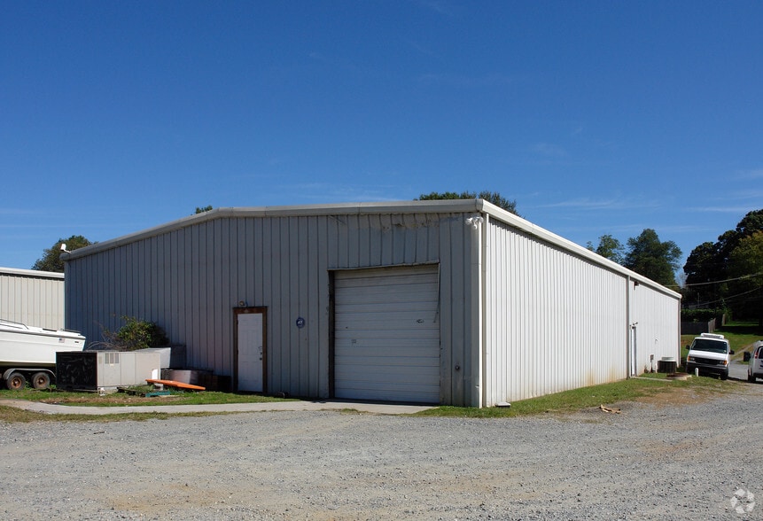 More Photos Of 2314 Cragmore Rd, Winston-Salem Warehouse For Sale