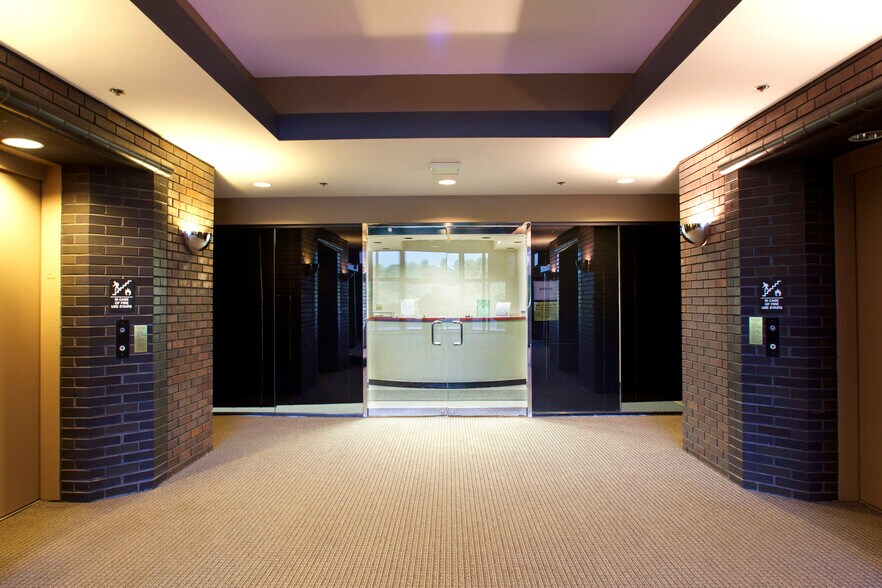 More Photos Of 10845 Olive Blvd, Creve Coeur Office For Lease