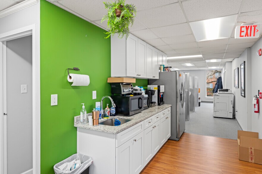 More Photos Of 7210 Old Keene Mill Rd, Springfield Medical For Lease