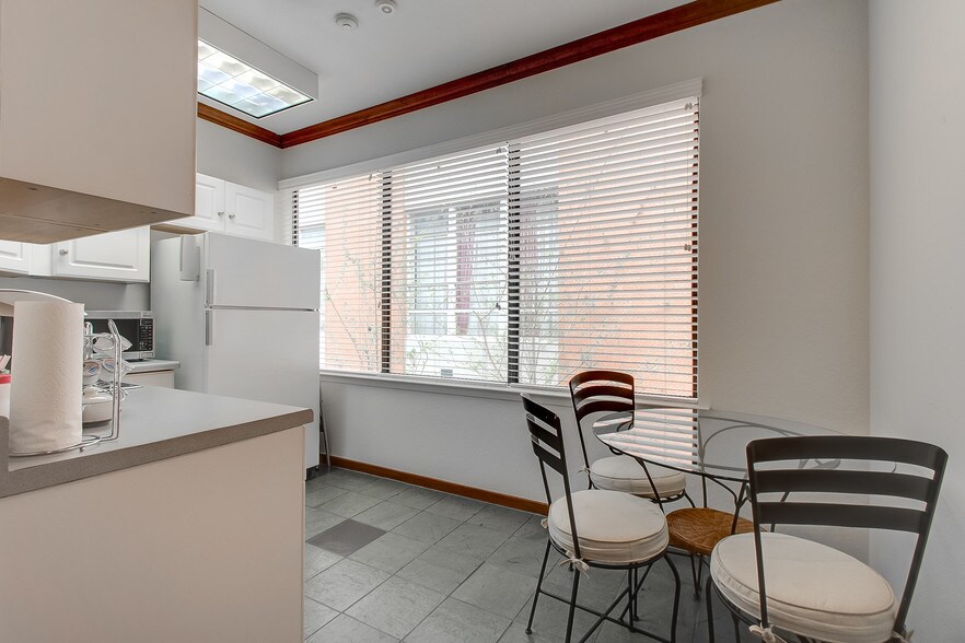 More Photos Of 3200 W 4th St, Fort Worth Loft Creative Space For Sale