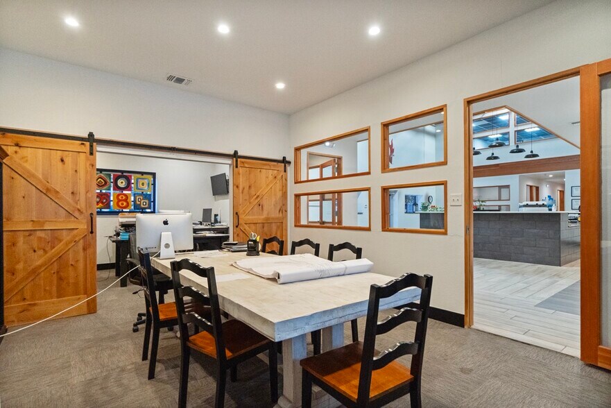 More Photos Of 6568 Babcock Rd, San Antonio Flex For Lease