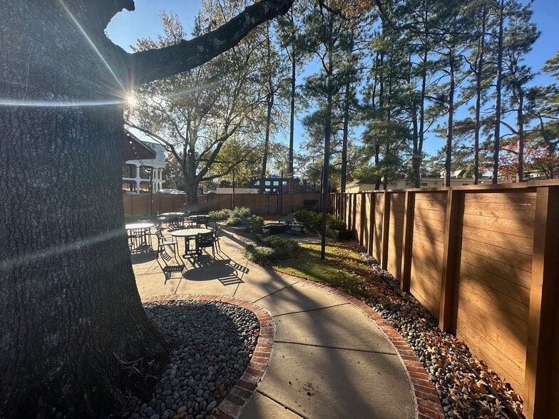 More Photos Of 1053 Oakhaven Rd, Memphis Office Residential For Sale