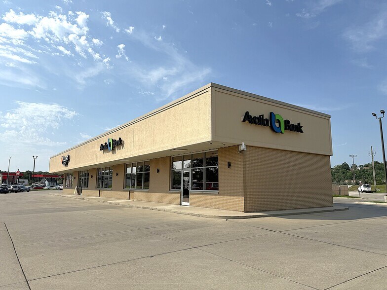 Primary Photo Of 1300-1390 Hamilton Blvd, Sioux City General Retail For Lease