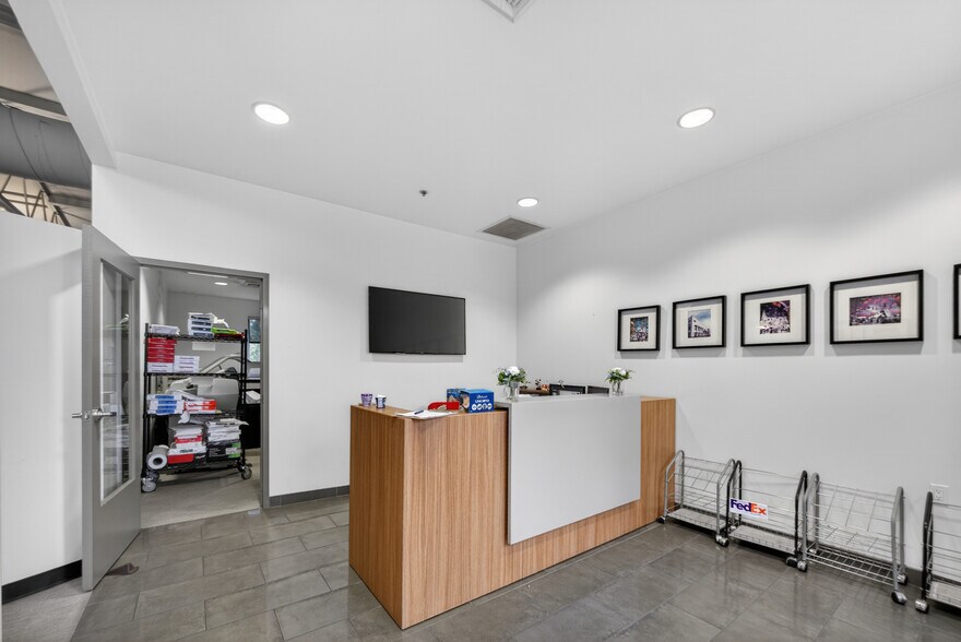 More Photos Of 3500 W Burbank Blvd, Burbank Office For Sale