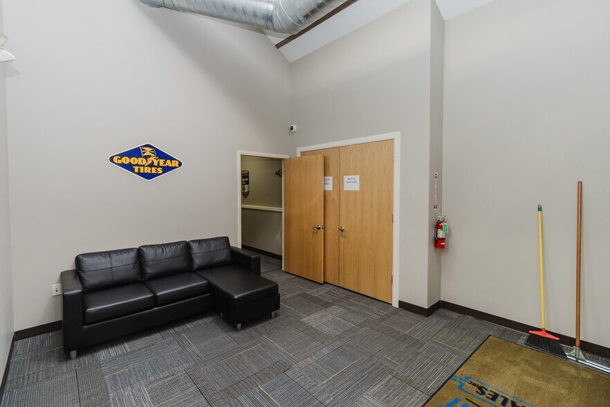 More Photos Of 3101 S Broadway St, Wichita Freestanding For Sale