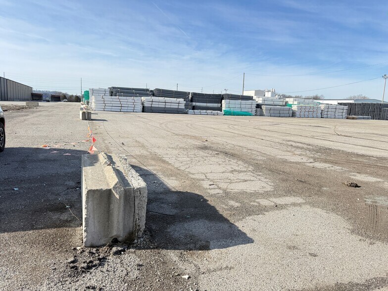 More Photos Of 6702 Enterprise Dr, Louisville Land For Lease