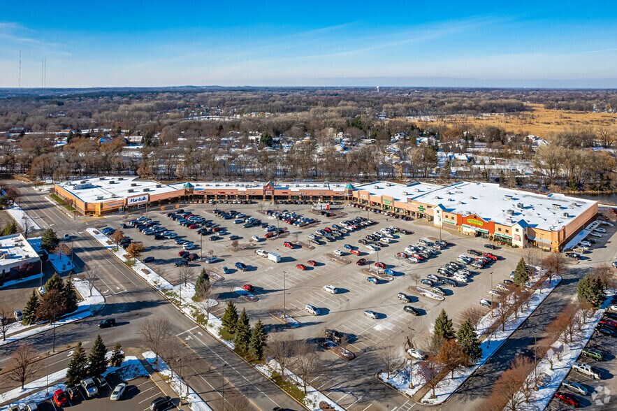 More Photos Of 905-955 E County Rd E, Vadnais Heights General Retail For Lease
