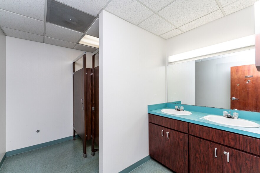 More Photos Of 201 S Nova Rd, Ormond Beach Bank For Lease