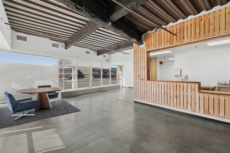 More Photos Of 3000-3002 Newport Blvd, Newport Beach General Retail For Sale