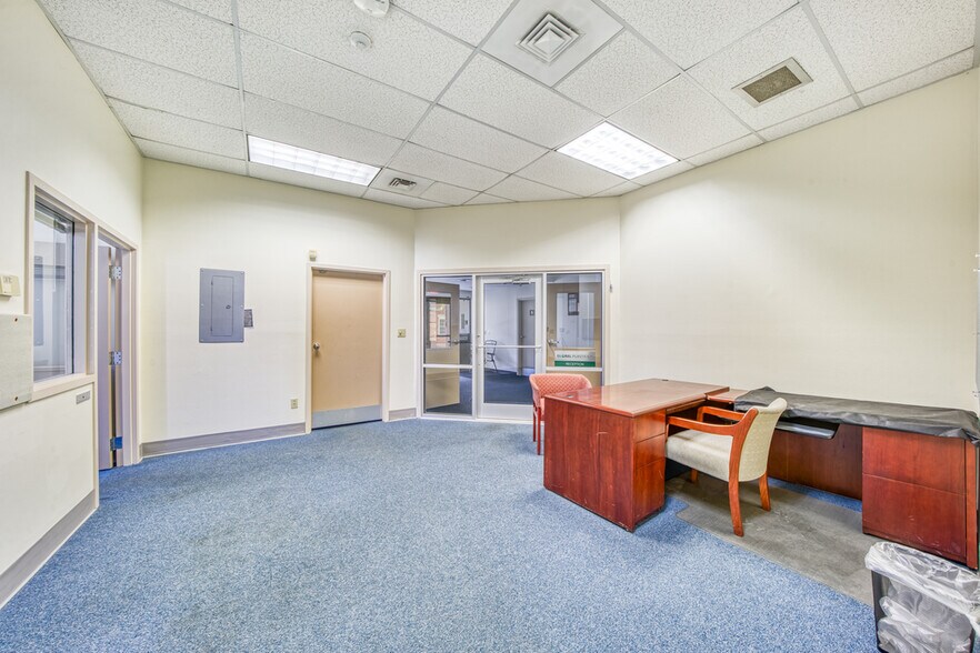 More Photos Of 99 Middle St, Manchester Office Residential For Sale