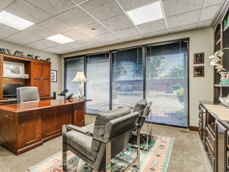 More Photos Of 2425 Wilcox Dr, Norman Office For Sale
