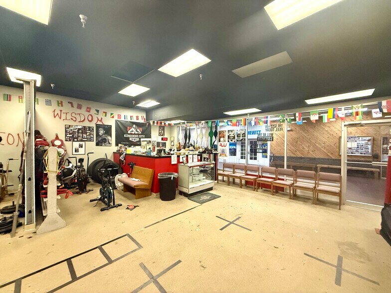 More Photos Of 1540 E College Ave, Normal Storefront For Lease