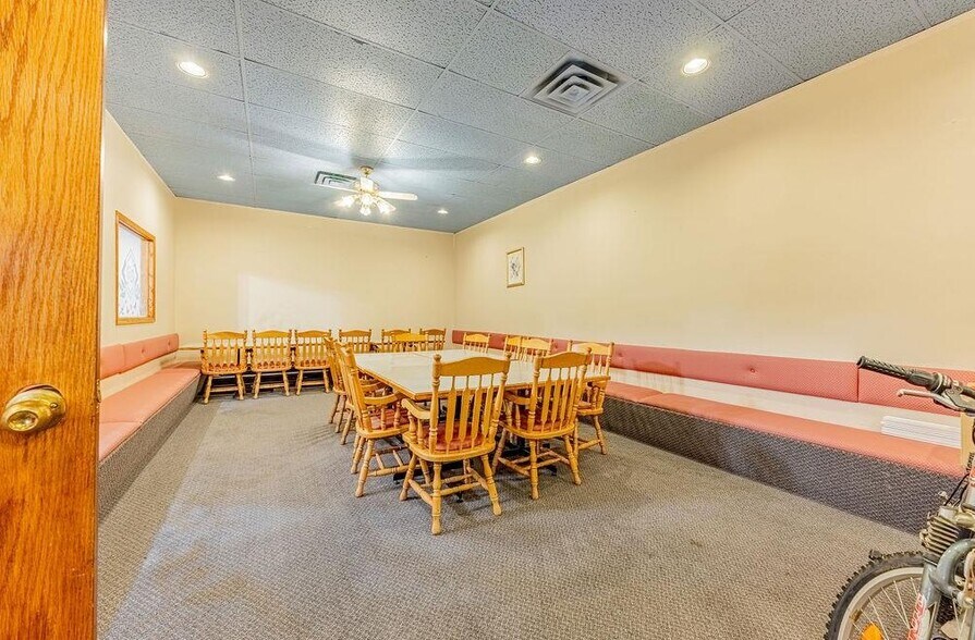 More Photos Of 34 Athabasca Av, Devon Storefront For Sale