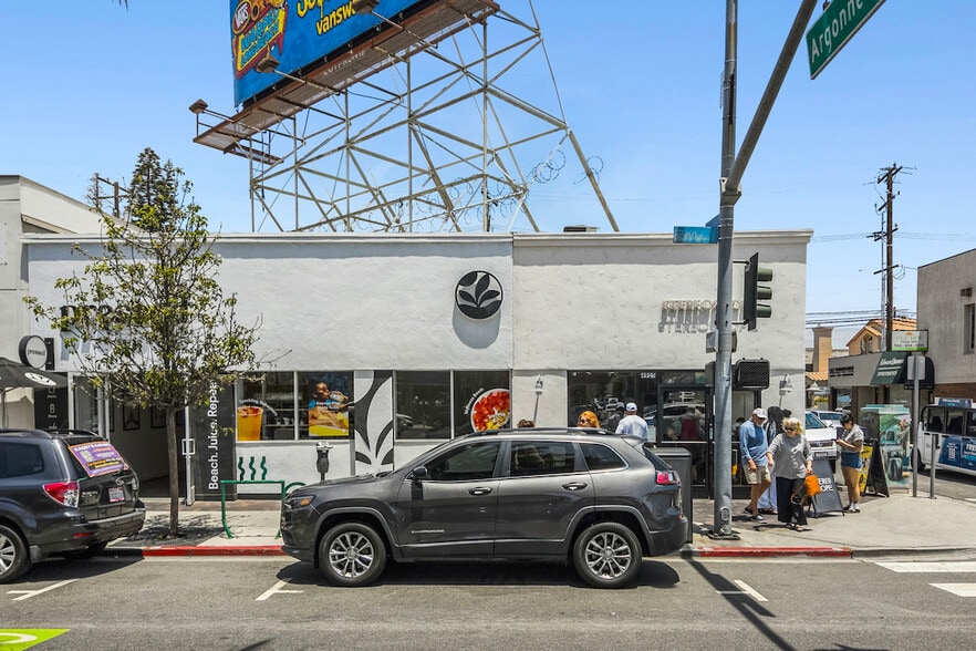 More Photos Of 4923 E 2nd St, Long Beach Storefront For Lease