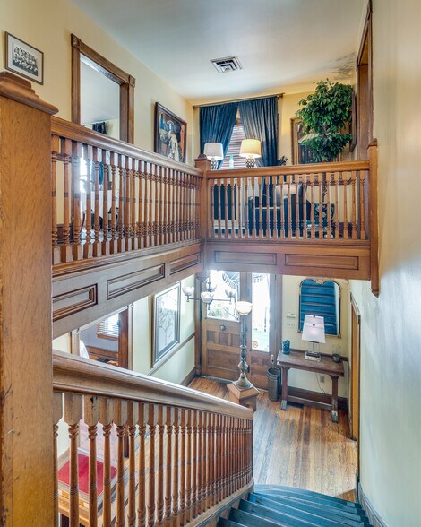 More Photos Of 412 6th St, Bristol Restaurant For Sale