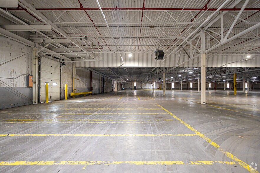 More Photos Of 1001 Industrial Park Dr, Clinton Manufacturing For Lease