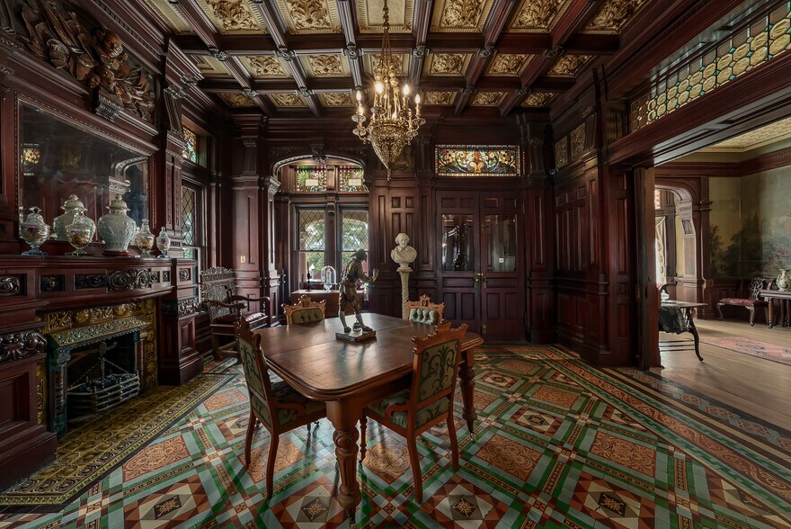 More Photos Of 809 Hall St, Saint Joseph Hospitality For Sale