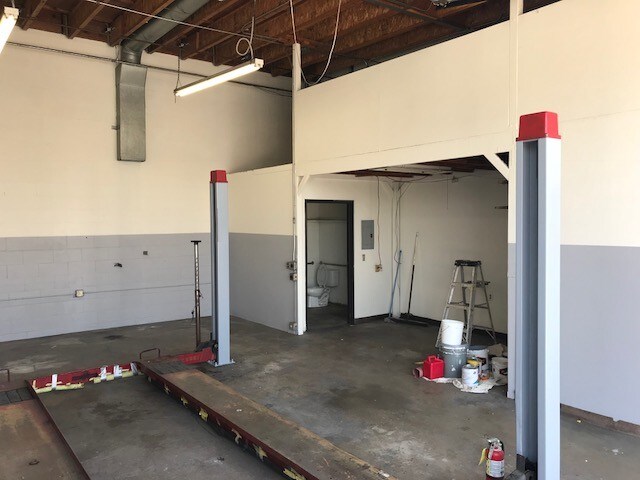 More Photos Of 401-405 S Victory Blvd, Burbank Freestanding For Lease