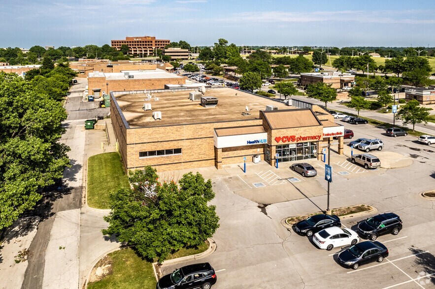 More Photos Of 11920-12202 College Blvd, Overland Park Unknown For Lease