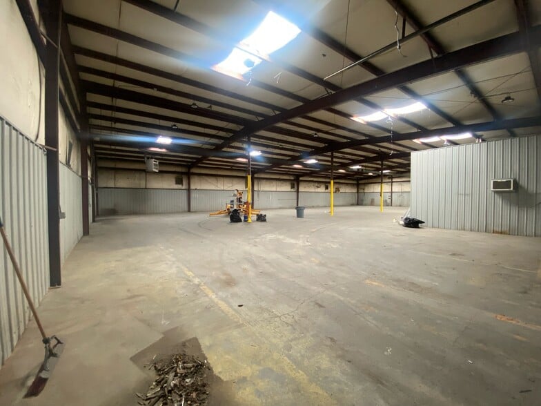More Photos Of 3131 Hawkins Ave, Sanford Industrial For Lease