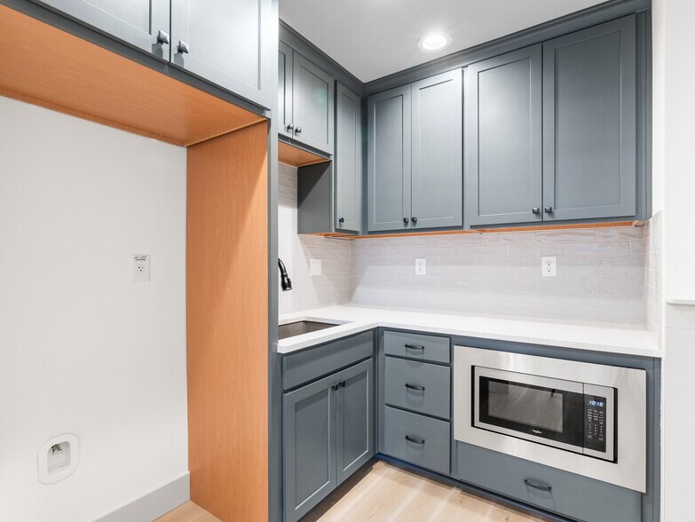 More Photos Of 310 NW 3rd Ave, Canby Office For Lease