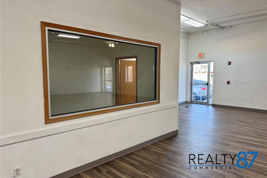 More Photos Of 266 Blairs Ferry Rd NE, Cedar Rapids Storefront For Lease