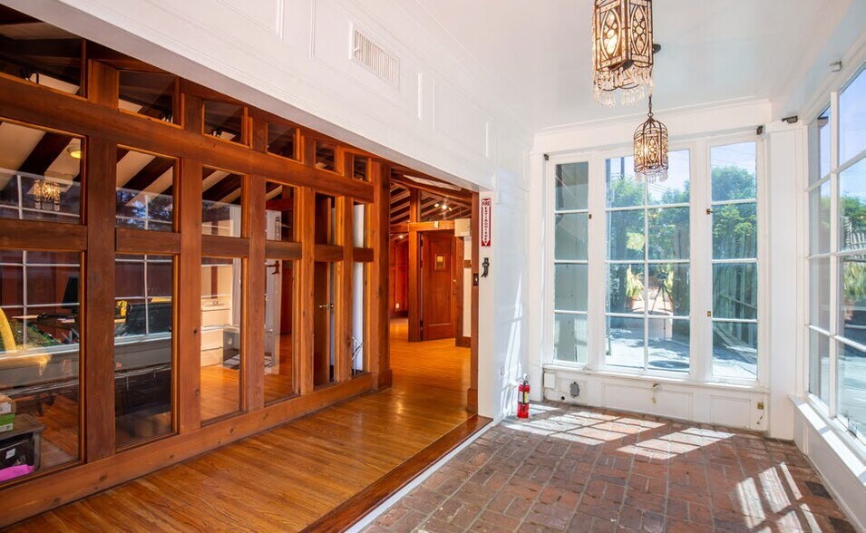 More Photos Of 8282 W Sunset Blvd, West Hollywood Office For Sale