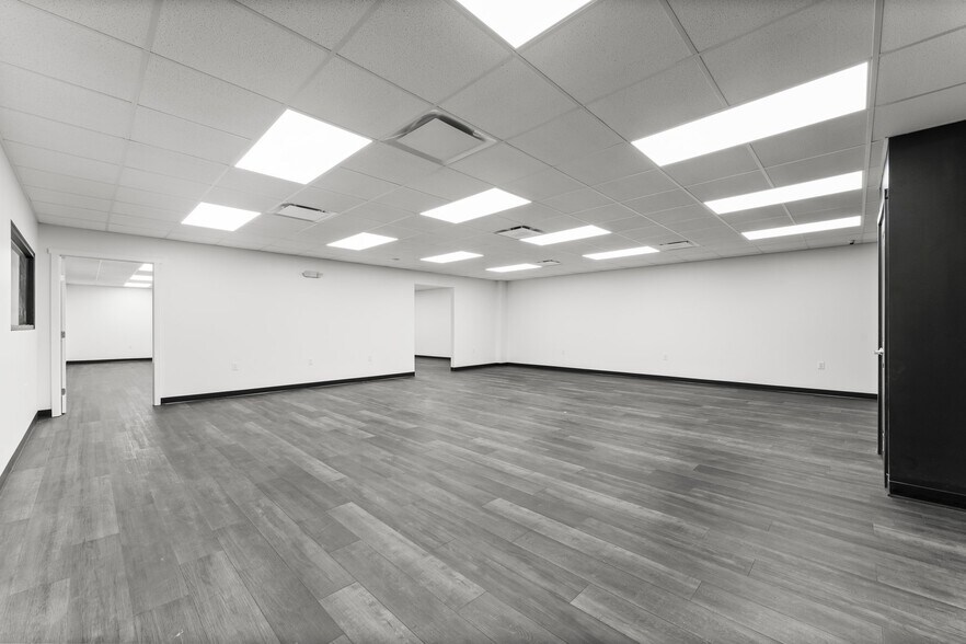 More Photos Of 32415 Tamina Rd, Magnolia Flex For Lease