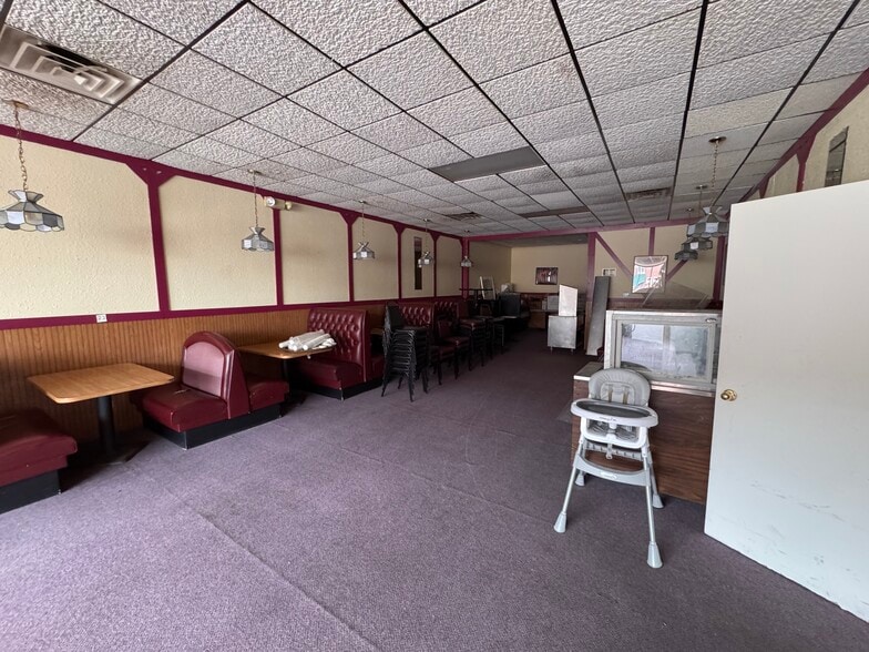 More Photos Of 118 S Lafayette St, Macomb Storefront Retail Residential For Sale