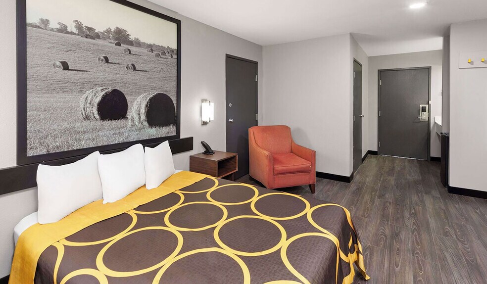 More Photos Of 425 S West St, Olney Hotel For Sale
