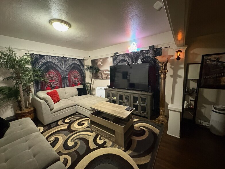 More Photos Of 617 W 3rd St, Long Beach Multifamily For Sale