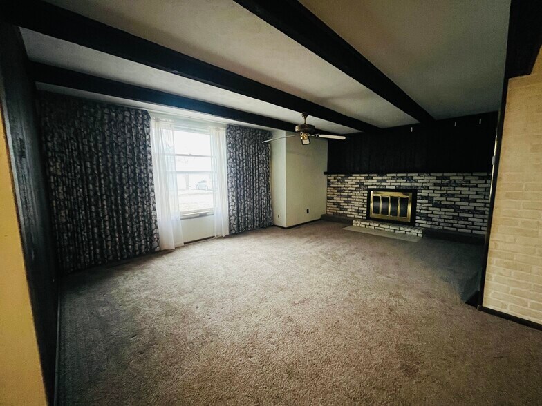 More Photos Of 919 S Pine St, Norfolk Flex For Sale