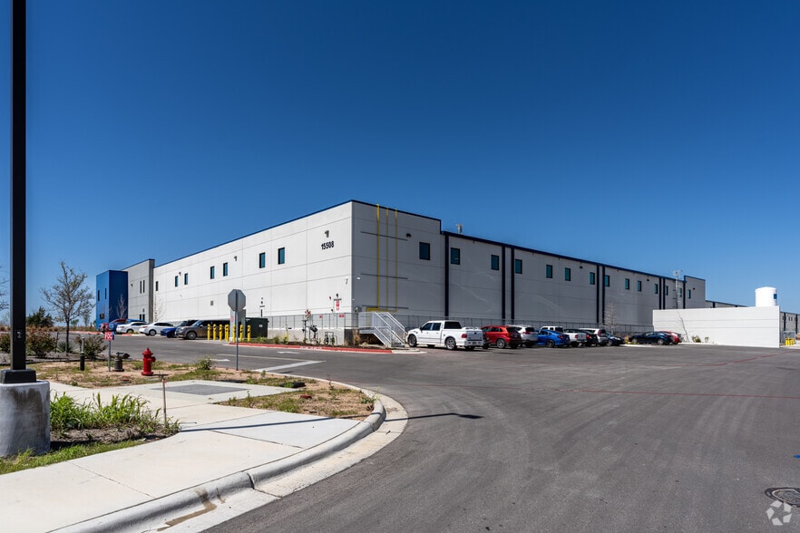 More Photos Of 15508 Impact Way, Pflugerville Warehouse For Lease