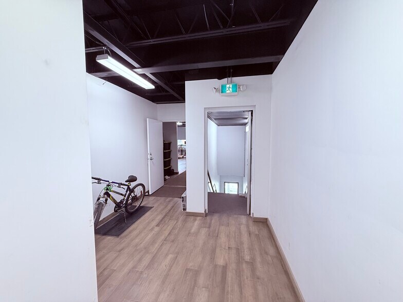 More Photos Of 391 Bank St, Ottawa Storefront Retail Office For Sale