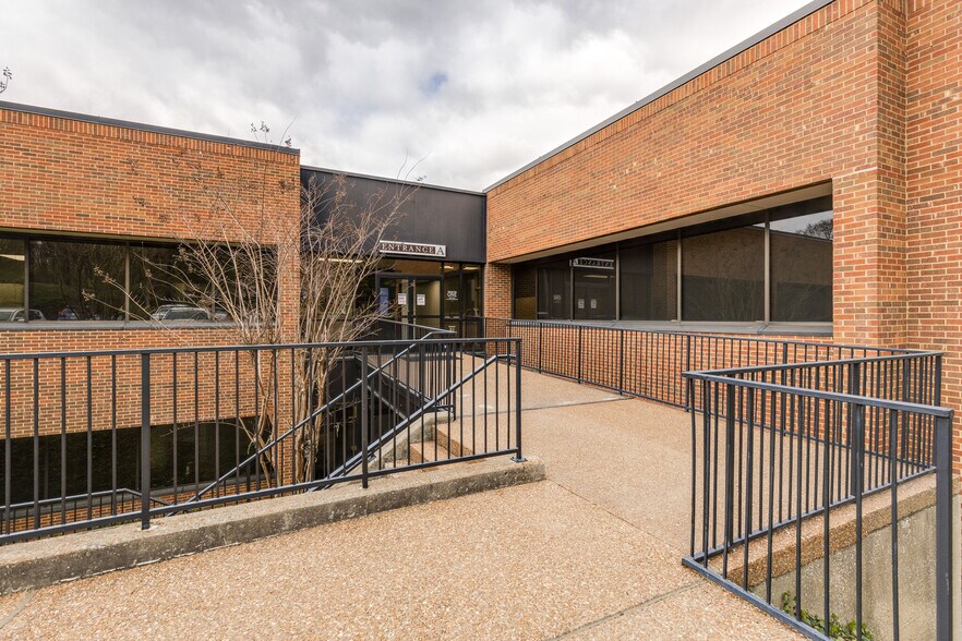 More Photos Of 301 S Perimeter Park Dr, Nashville Office For Lease